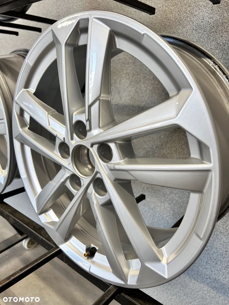 4 FELGI ALU. AUDI A3, S3 8Y0, VW T-ROC 17'' E6,5J  ET43 - 13