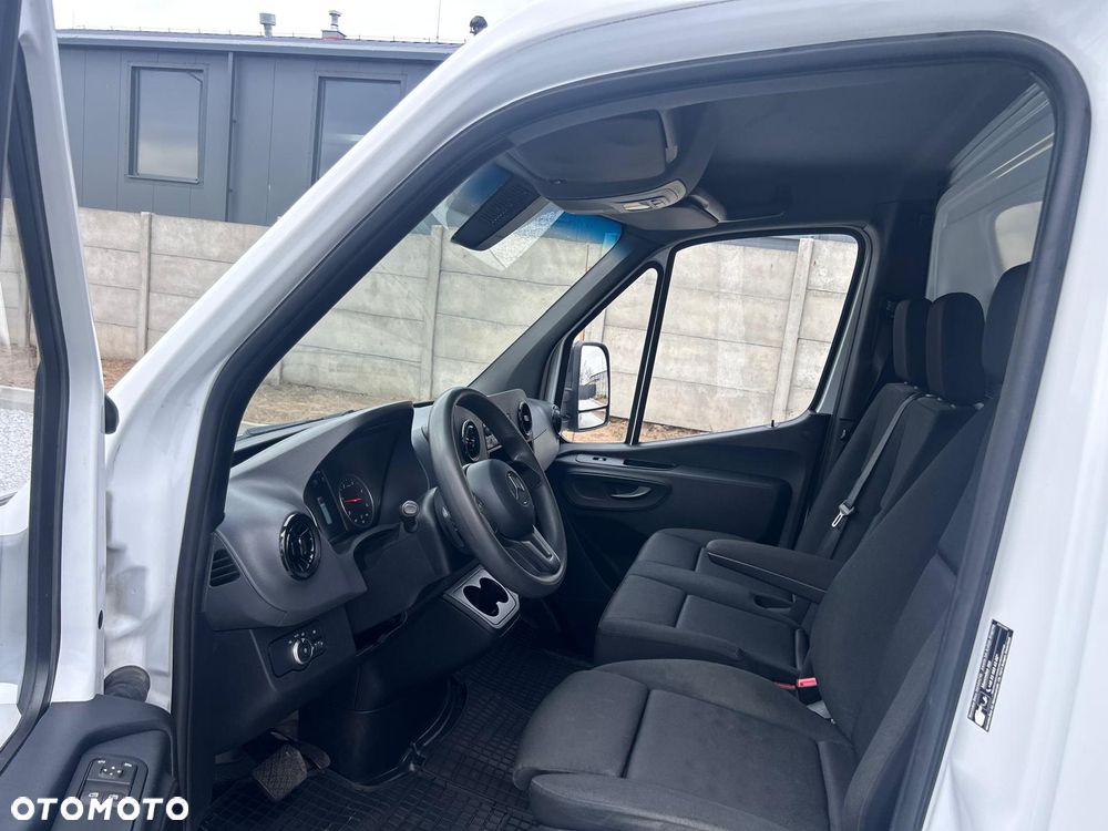 Mercedes-Benz Sprinter - 11