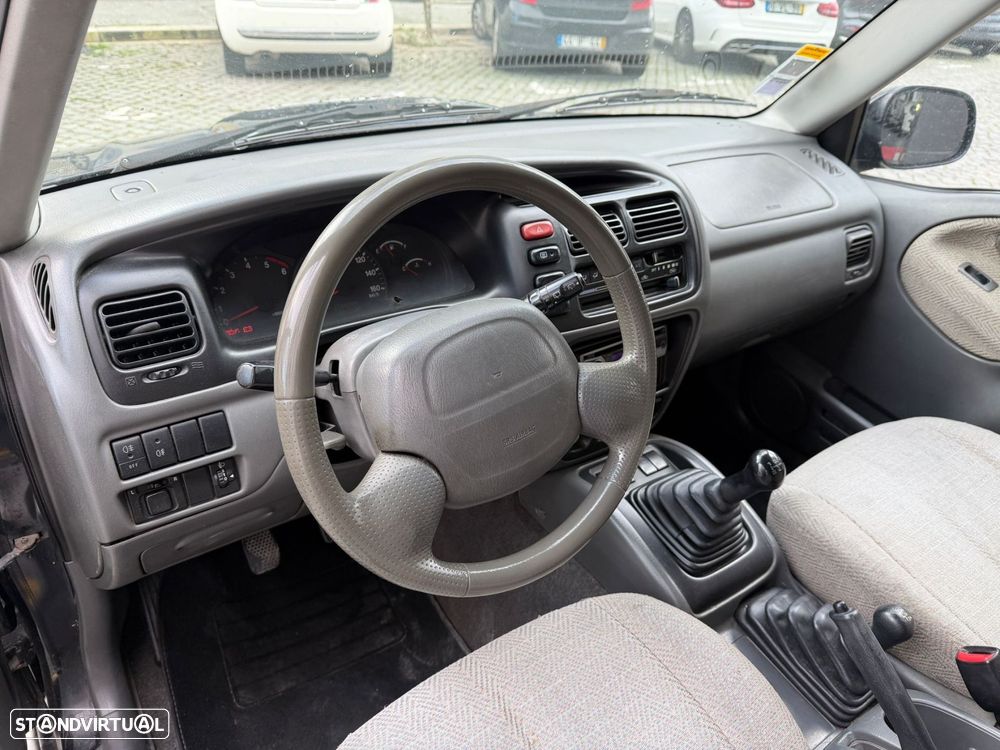 Suzuki Grand Vitara Metal Top 2.0 TDi - 11