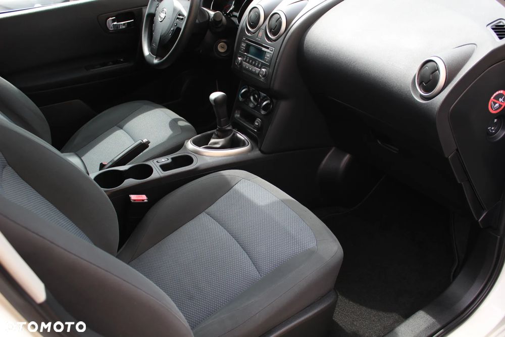 Nissan Qashqai - 25