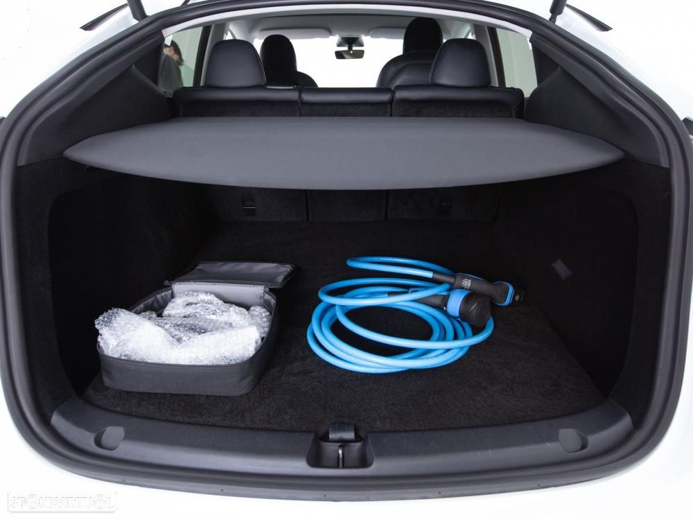 Tesla Model Y Long Range Dual Motor AWD - 14