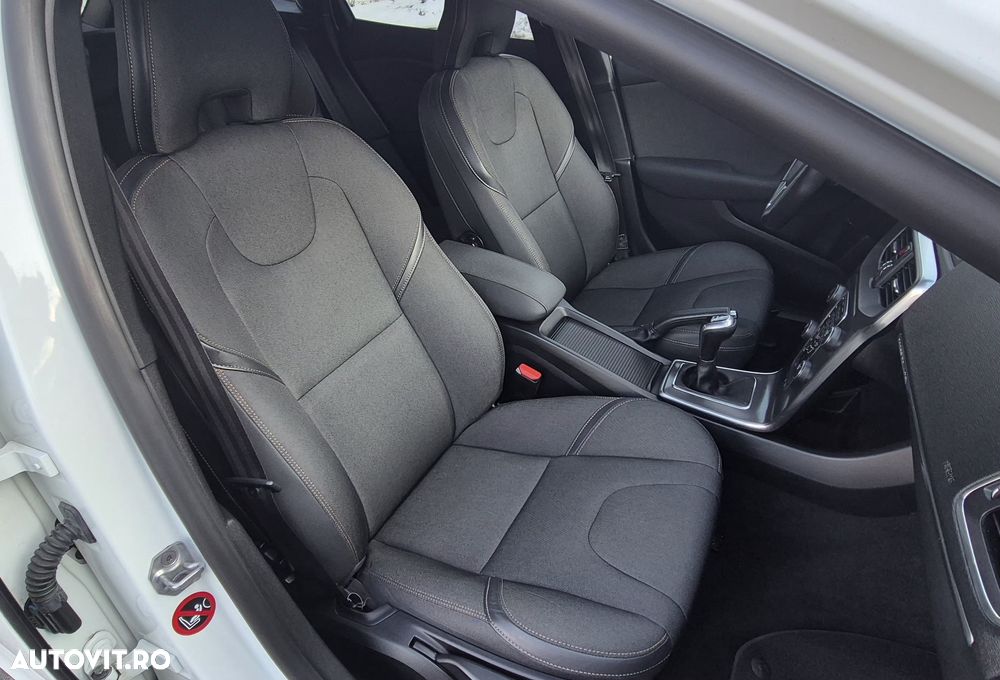 Volvo V40 D3 Momentum - 23