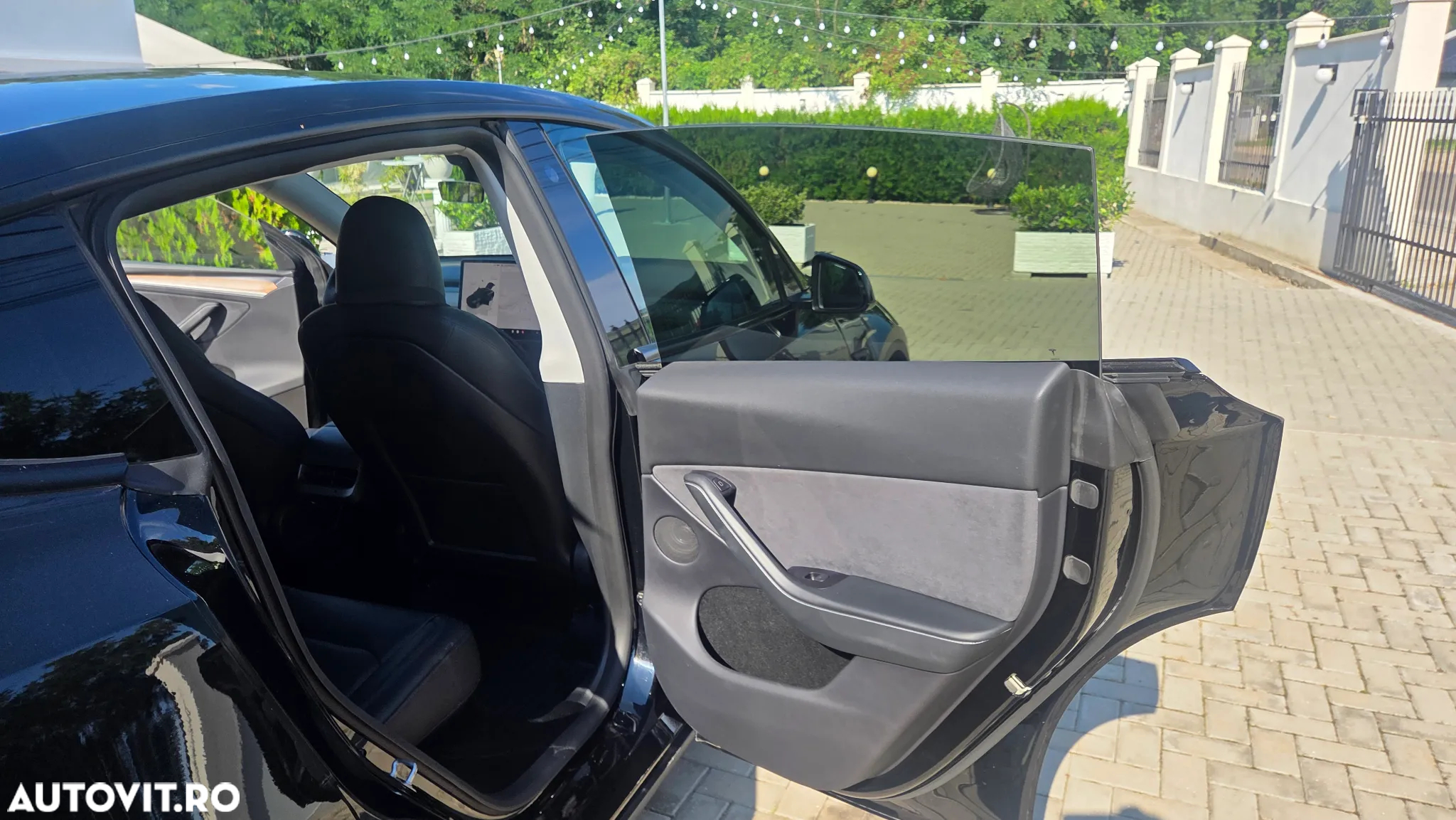 Tesla Model Y Long Range Dual Motor AWD - 8