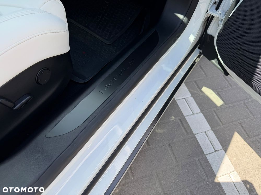 Tesla Model S - 20