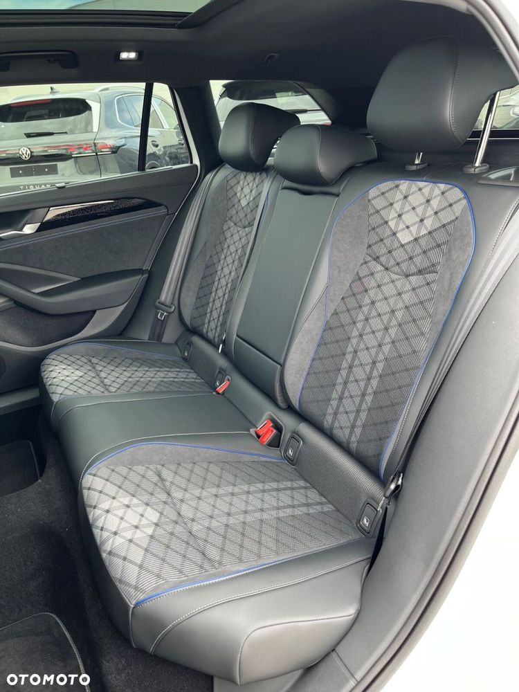 Volkswagen Passat Variant 2.0 TDI SCR R-Line Plus DSG - 12