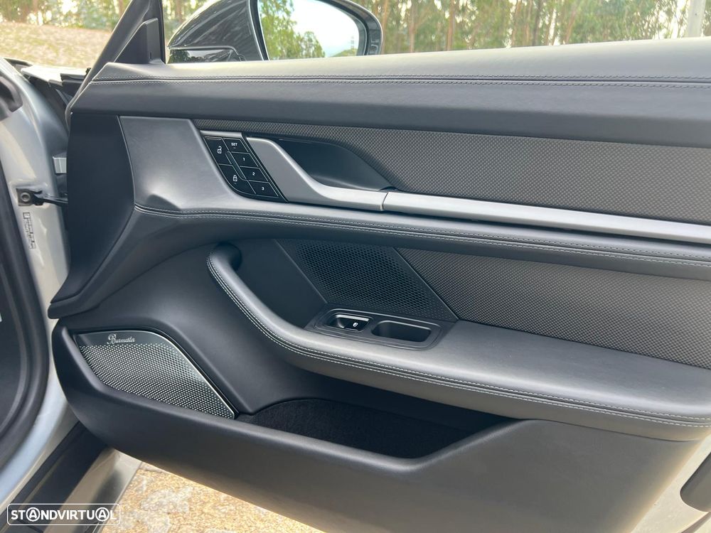 Porsche Taycan Turbo S - 25