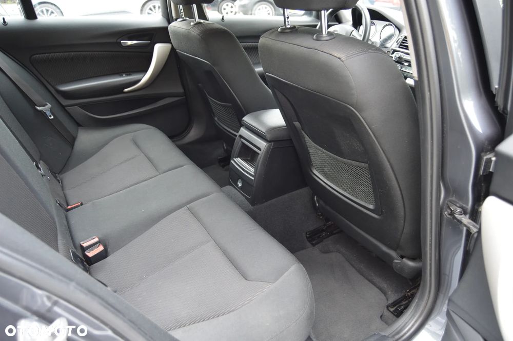 BMW Seria 1 118i Sport Line - 32
