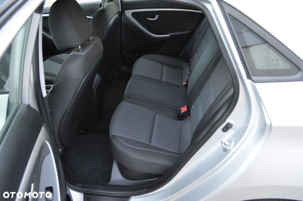 Hyundai i30 blue 1.4 Trend - 19