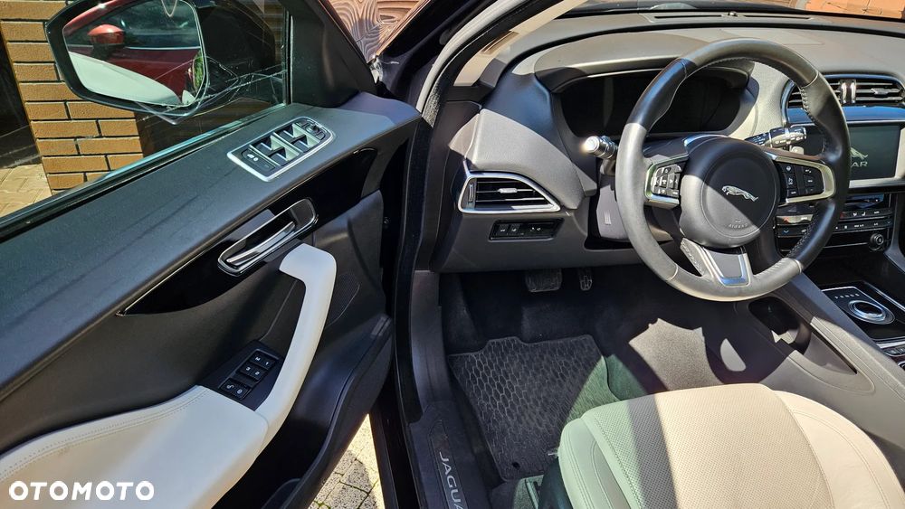 Jaguar F-Pace - 22