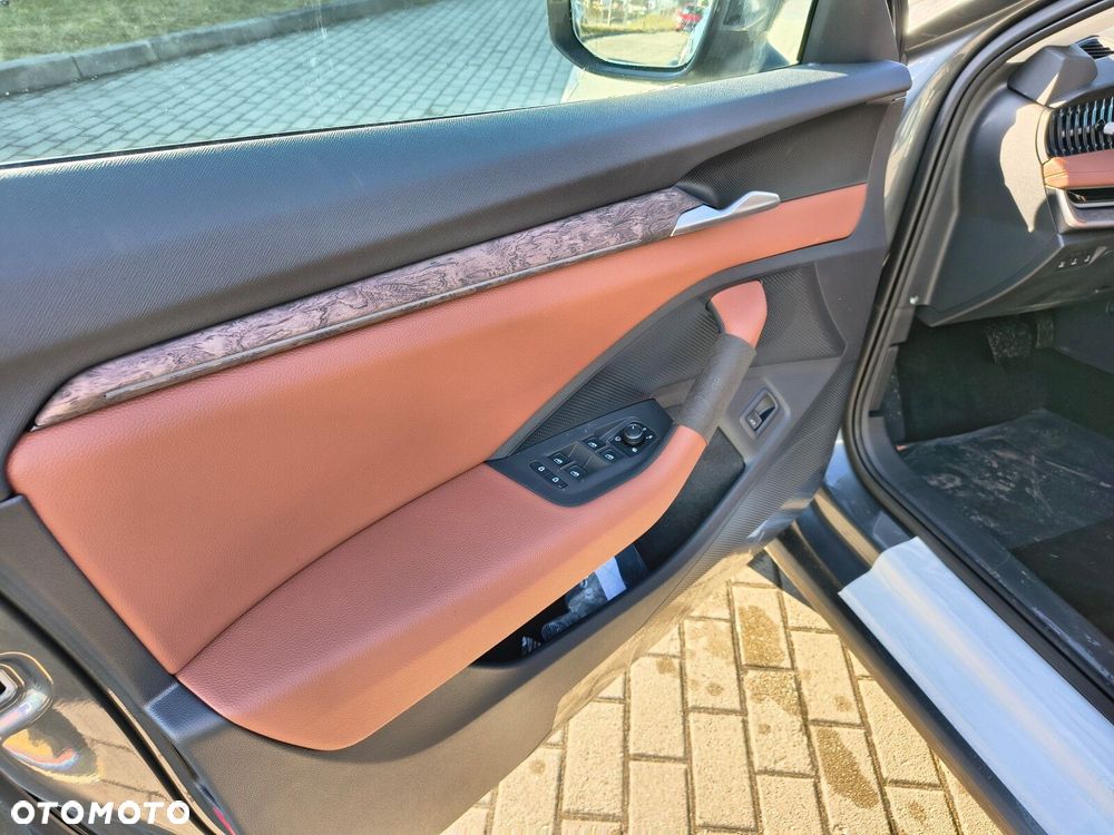 Skoda Superb 2.0 TDI SCR 4x4 L&K DSG - 17