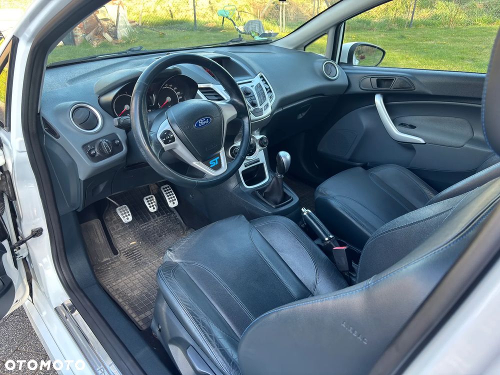 Ford Fiesta 1.6 Sport - 9