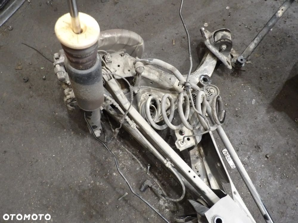 BMW - F46 - ZAWIESZENIE TYLNE - KOMPLETNE - ORYGINAŁ - DEMONTAŻ - 6851560 - 3
