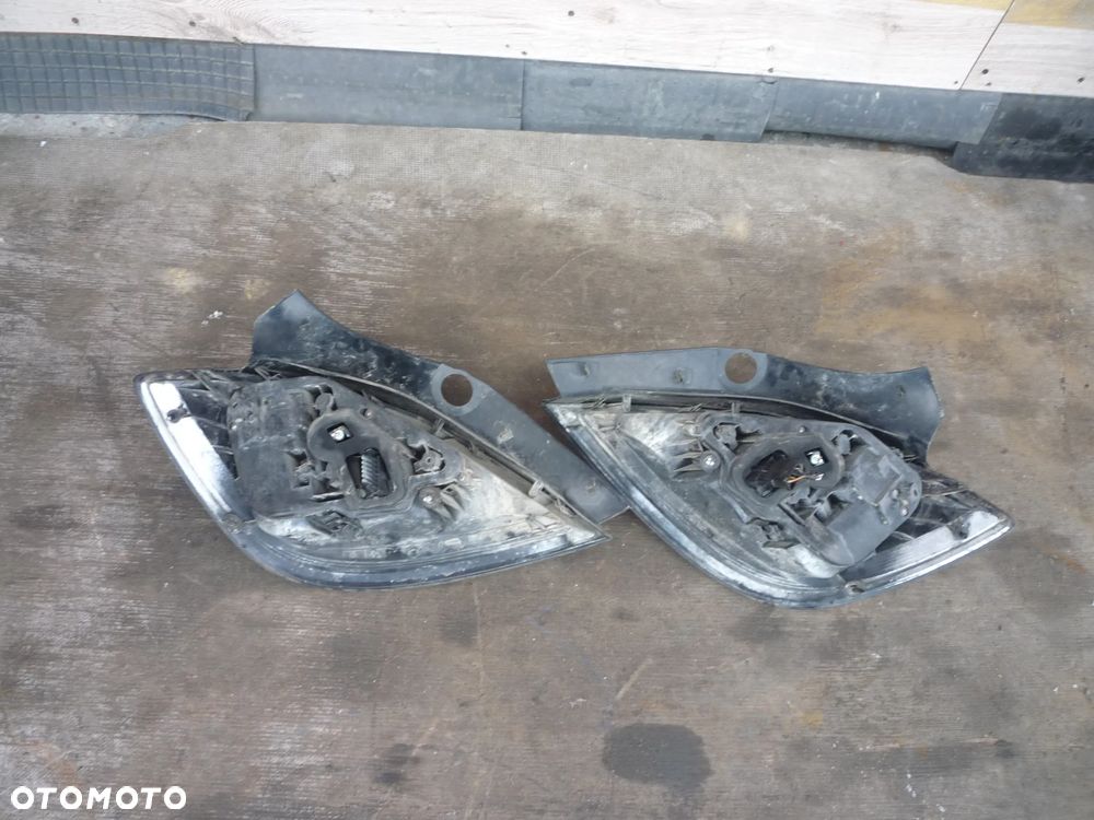 OPEL ASTRA III H 5D LAMPA TYLNA LEWA LUB PRAWA - 2