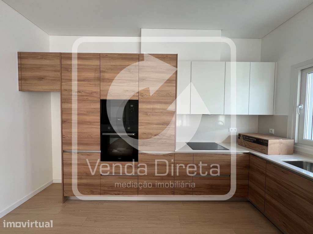 Moradia T4 com 3 suítes e piscina em Fernão Ferro - Grande imagem: 5/30
