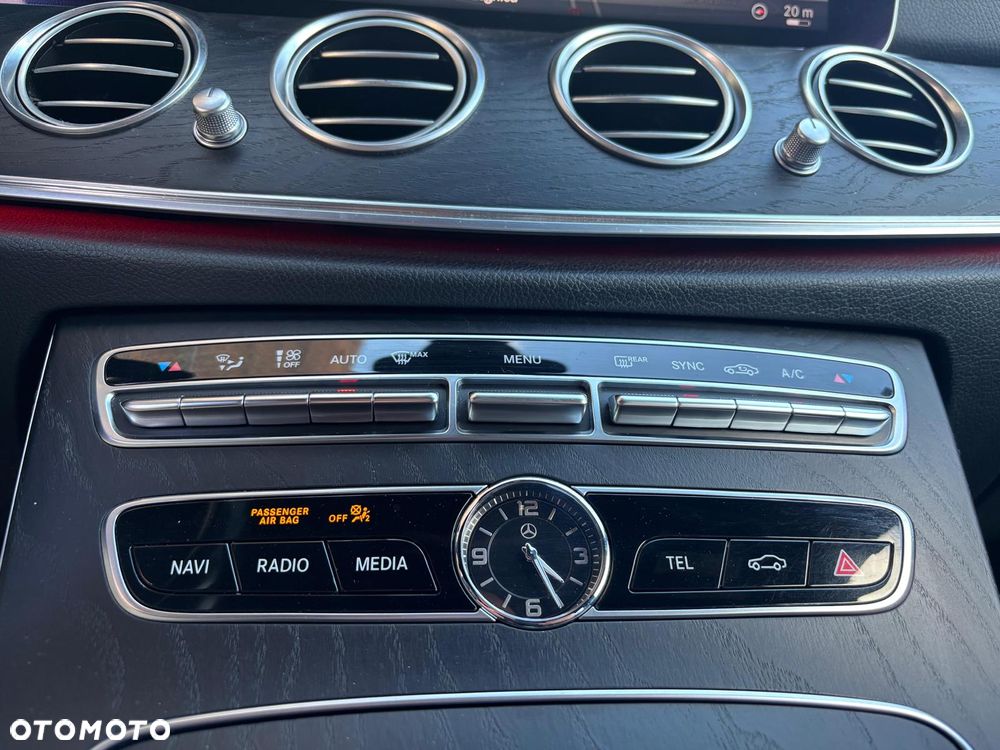 Mercedes-Benz Klasa E 220 d 4-Matic 9G-TRONIC - 13