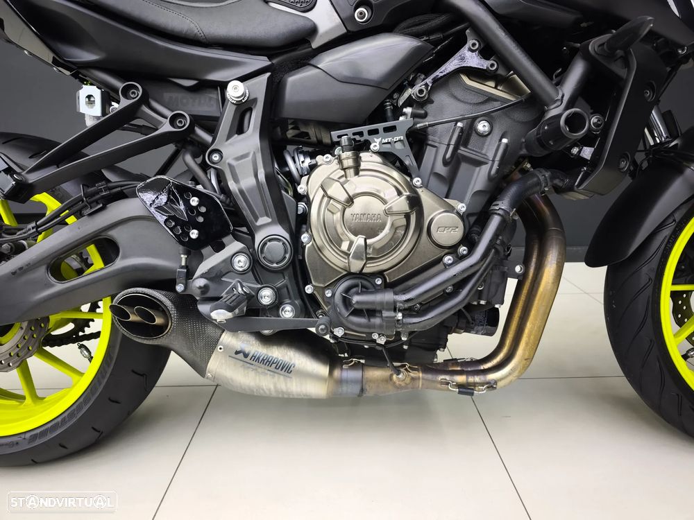 Yamaha MT-07 Night Fluo - 13