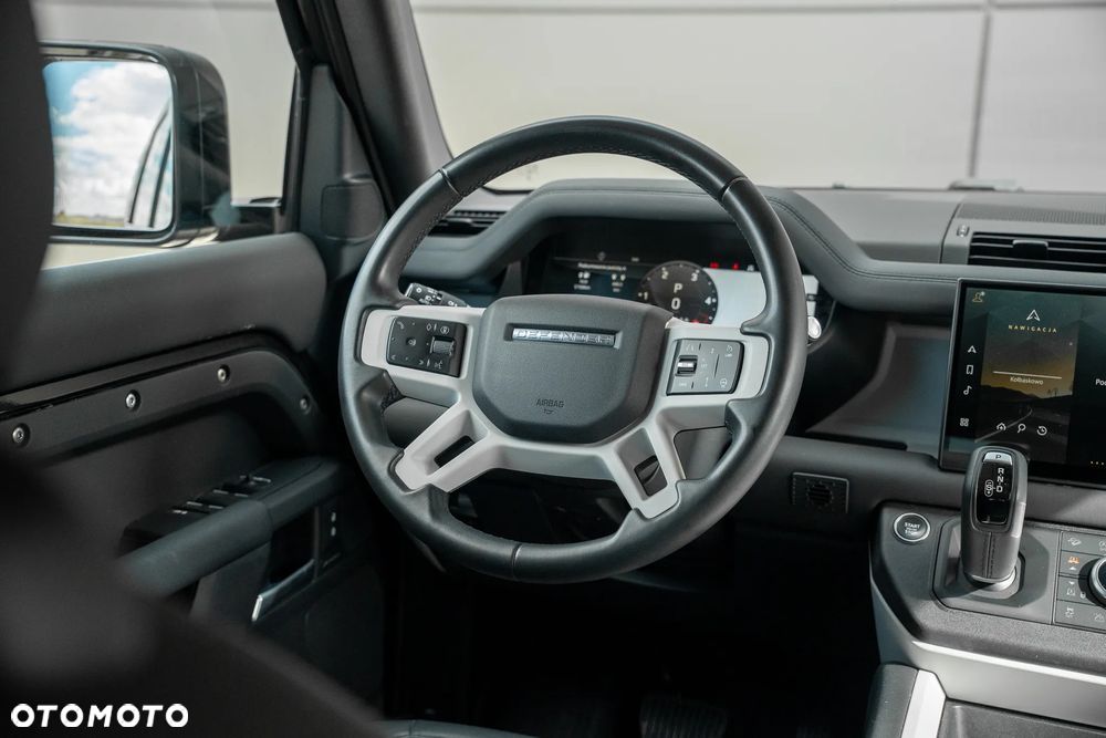 Land Rover Defender - 16