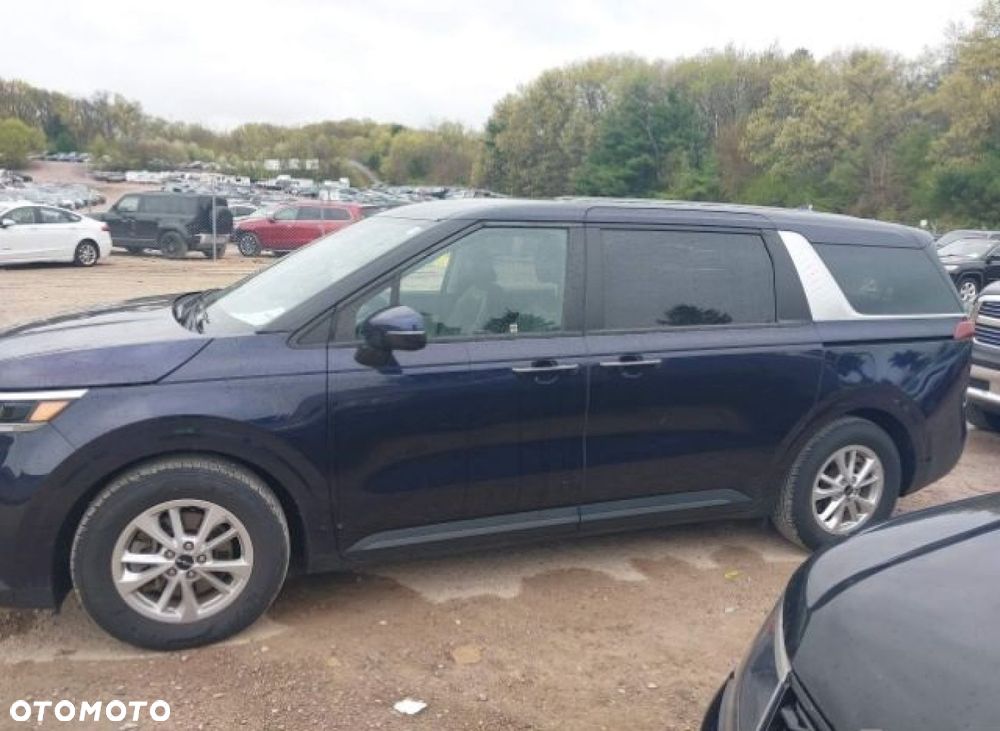 Kia Carnival - 4