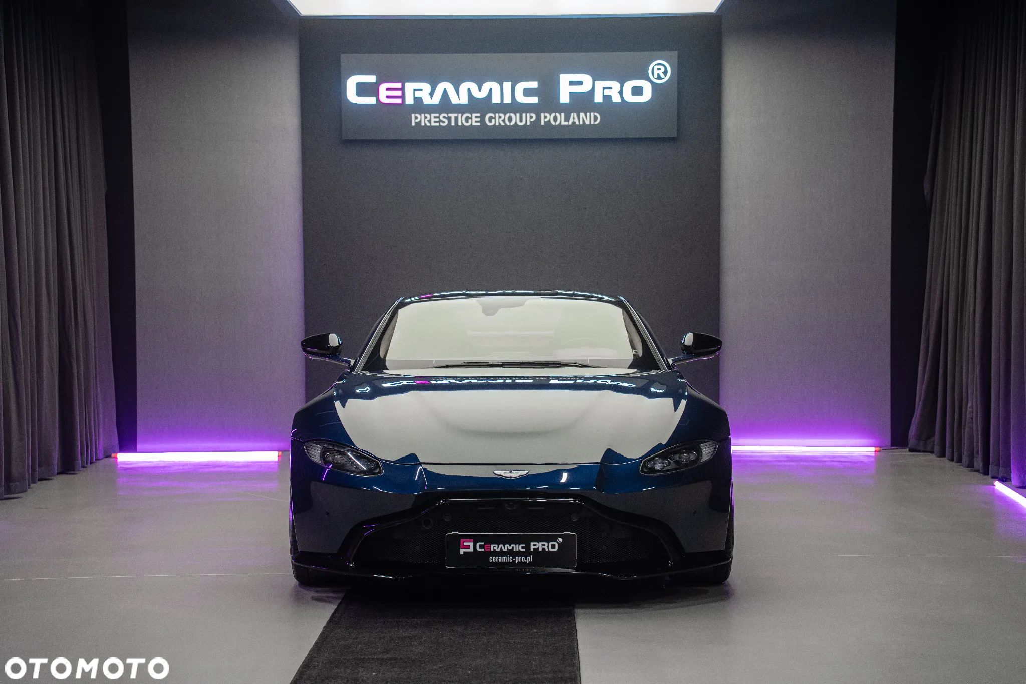 Aston Martin Vantage - 1