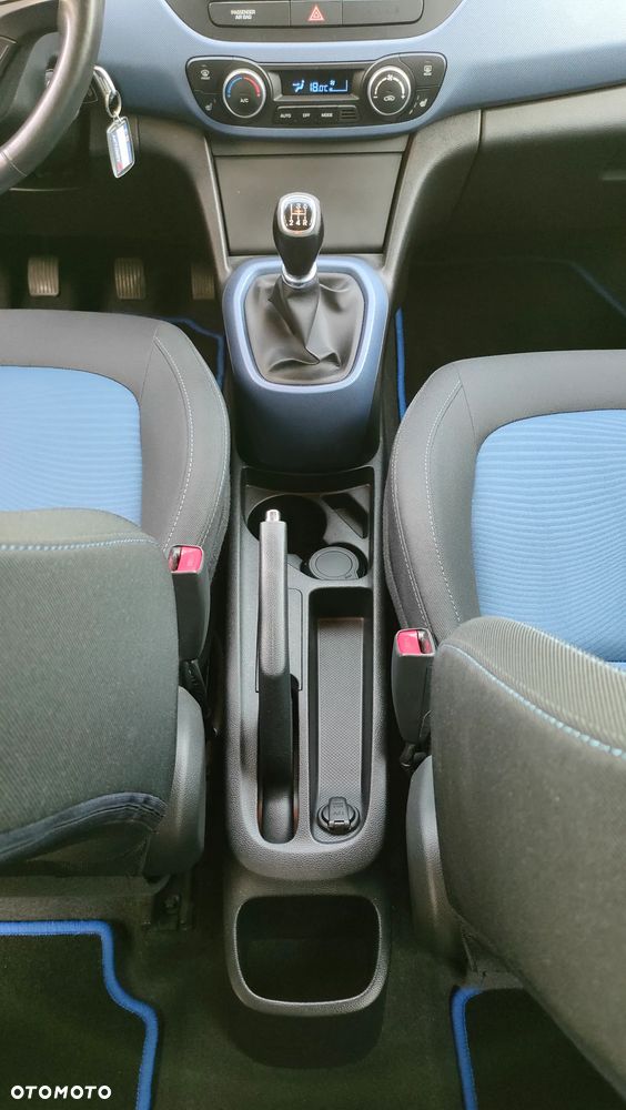 Hyundai i10 1.0 Fifa World Cup Edition - 11