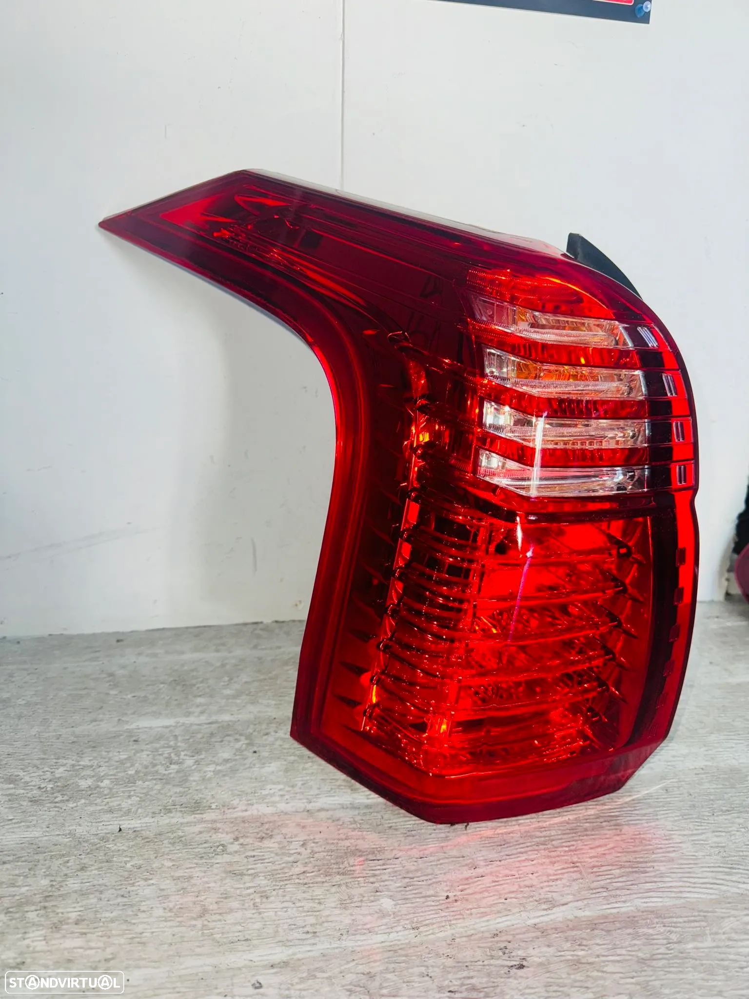 Farolim Trás Esquerdo Peugeot 5008 - 2009 / 2016 - 1
