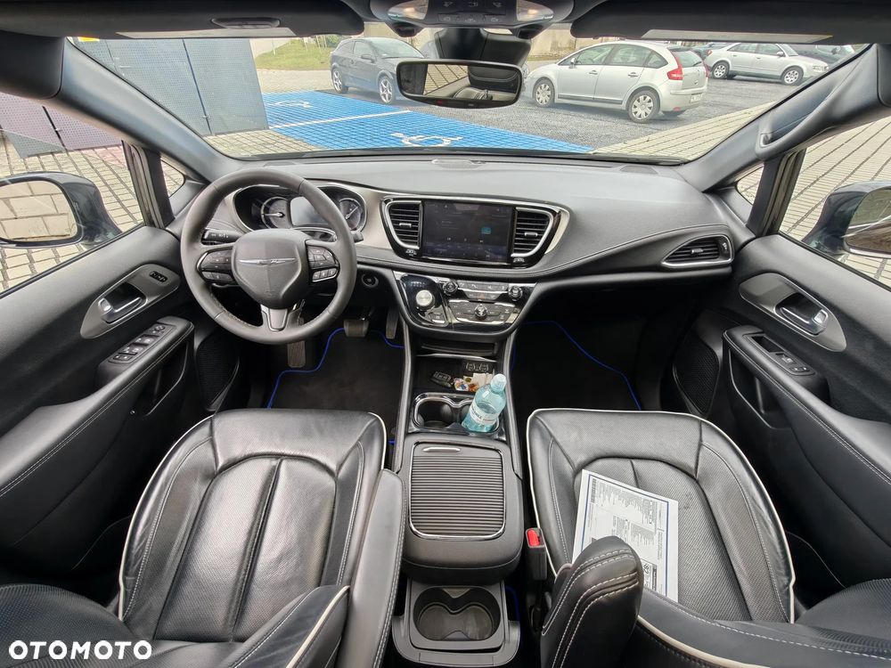 Chrysler Pacifica - 16