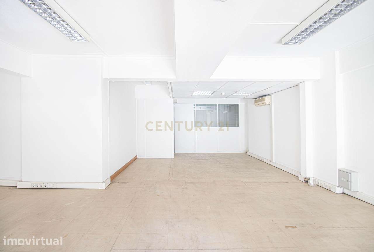 Espaço Comercial de 360m² em Odivelas | Ideal para Clínica, Escritório - Grande imagem: 5/31
