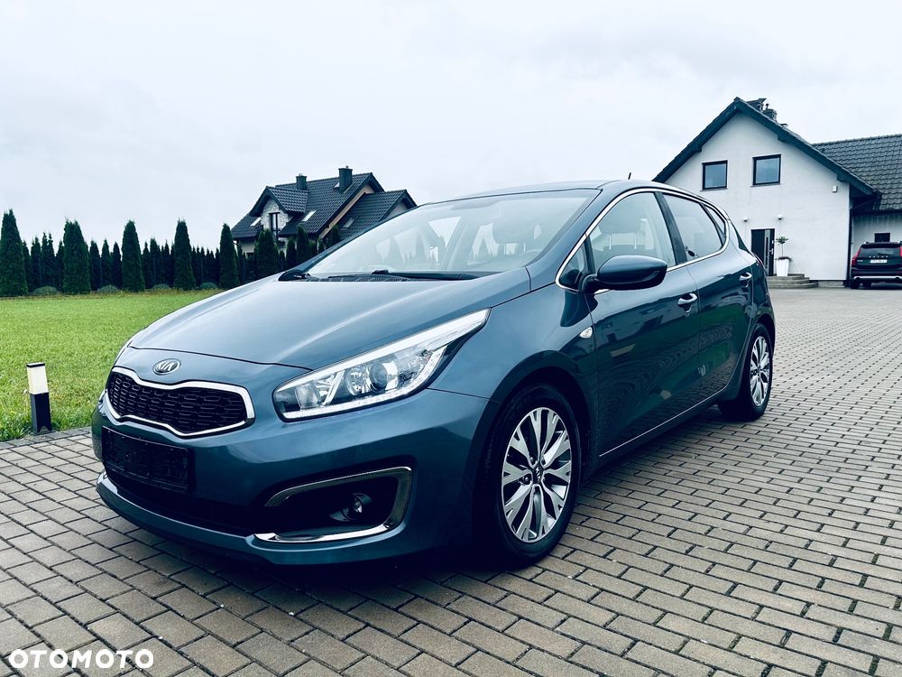 Kia Ceed 1.6 CRDi 136 ISG Dream Team Edition - 9