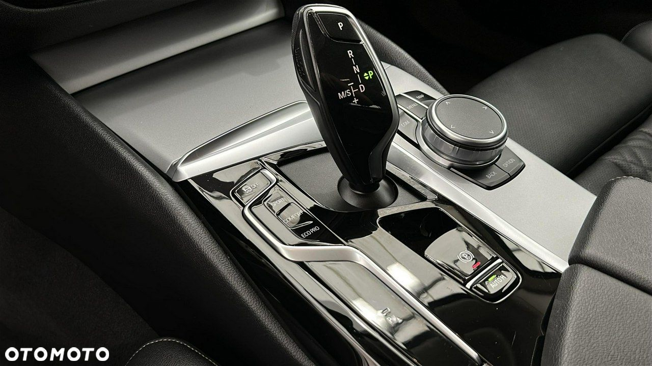 BMW Seria 5 520i - 19