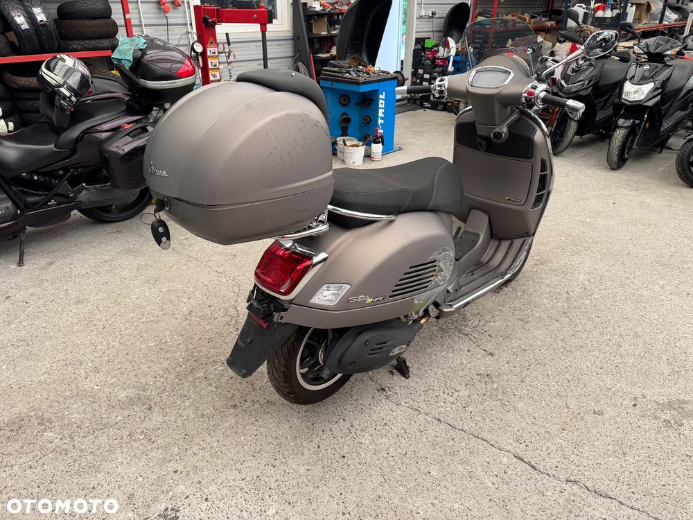 Vespa GTS - 8