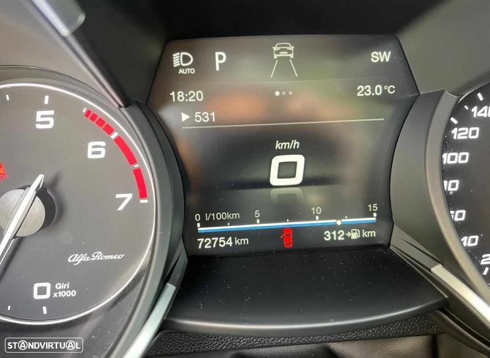 Alfa Romeo Stelvio 2.0 Turbo 16V AT8-Q4 First Edition - 24