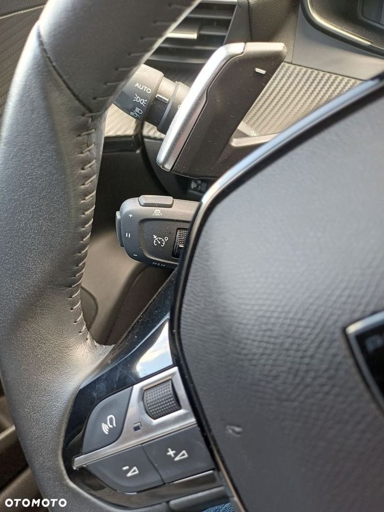 Peugeot 2008 1.2 PureTech Allure S&S EAT8 - 27