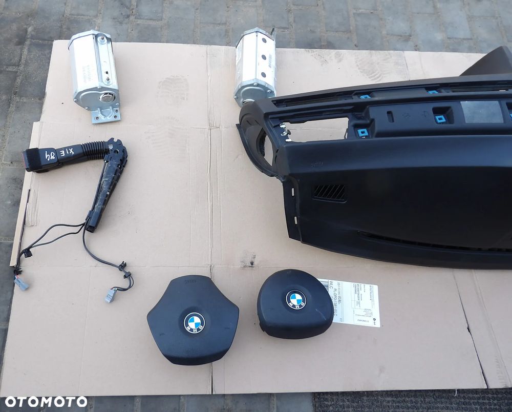 BMW - E90,E91 - DESKA ROZDZIELCZA - KOKPIT - KONSOLA - PODUSZKA KIEROWCY I PASAŻERA - NAPINACZE - POD NAWIGACJE I KUBKI - DEMONTAŻ - ORYGINAŁ - 2