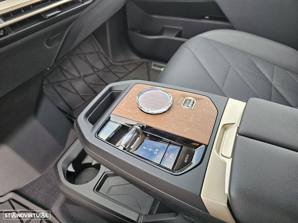 BMW iX xDrive 40 Pack Desportivo - 19