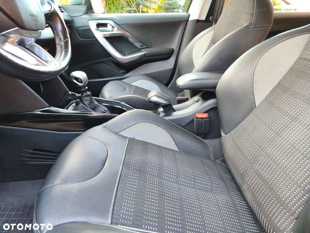 Peugeot 2008 BlueHDi FAP 120 STOP & START GT-Line Edition - 18