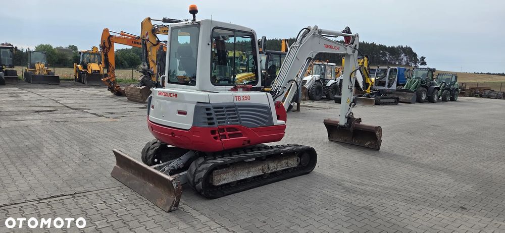 Takeuchi <<Takeuchi TB 250,2008r,wwaga 5 ton, 6800 mtg, sprowadzona>>>> - 6