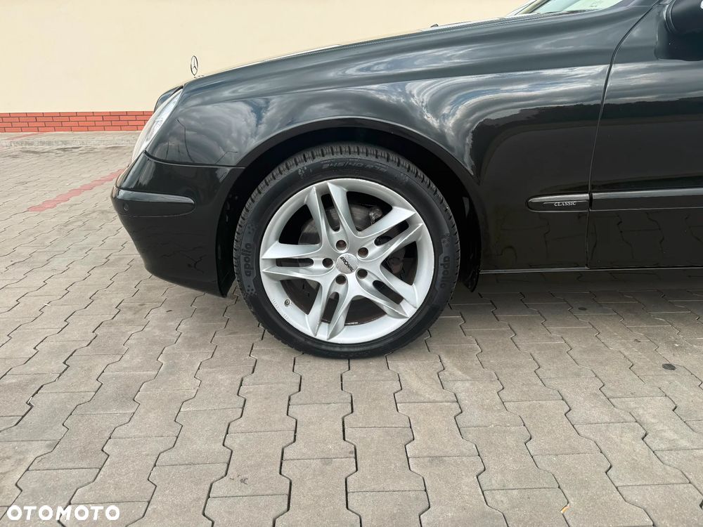 Mercedes-Benz Klasa E 240 4-Matic T Classic - 31