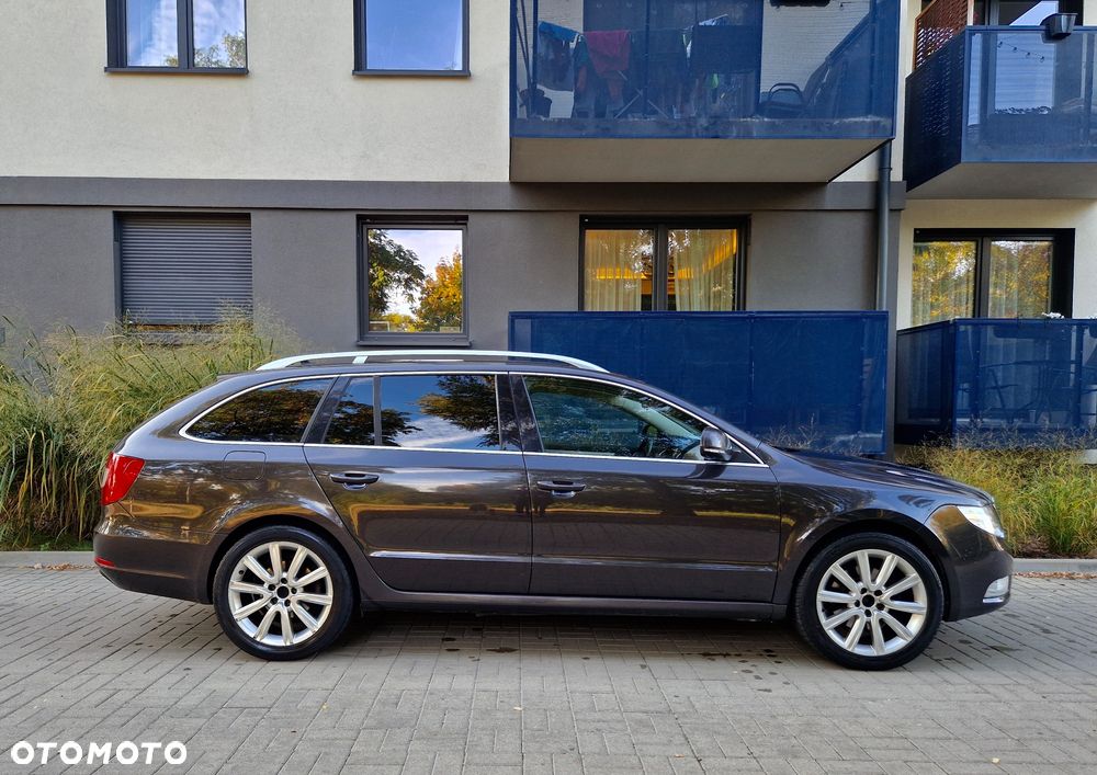 Skoda Superb 2010 photo 5