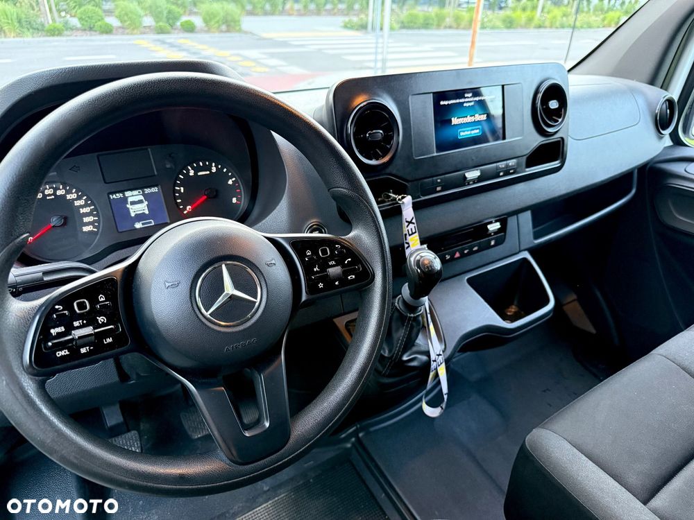Mercedes-Benz Sprinter - 9