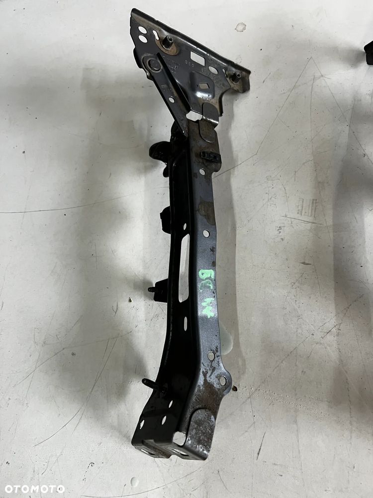 AUDI A4 B9 8W WSPORNIK BŁOTNIKA 8W0821135 8W0821136 - 2