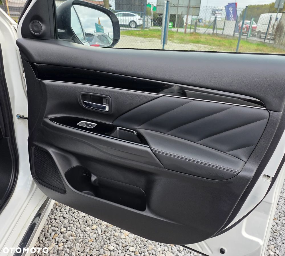 Mitsubishi Outlander 2.4 4WD Plug-In Hybrid Diamant - 19