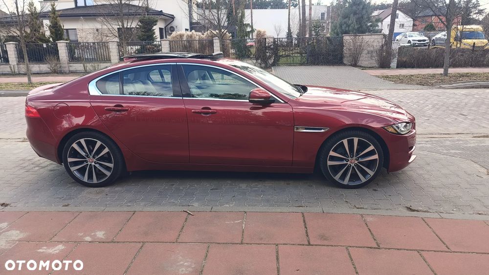 Jaguar XE 25t Prestige - 4