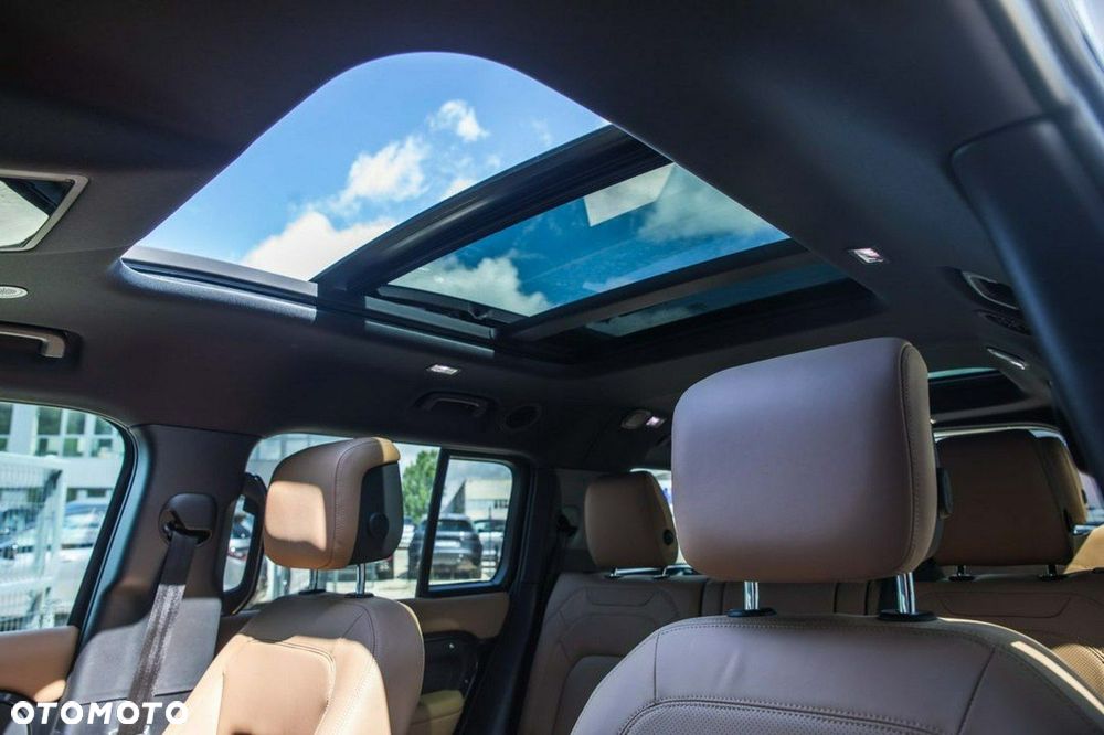 Land Rover Defender - 27