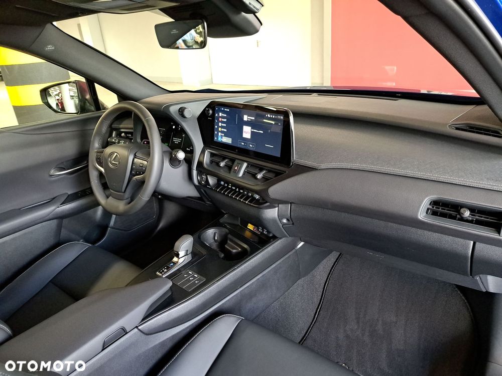 Lexus UX 300h F Sport Design - 11