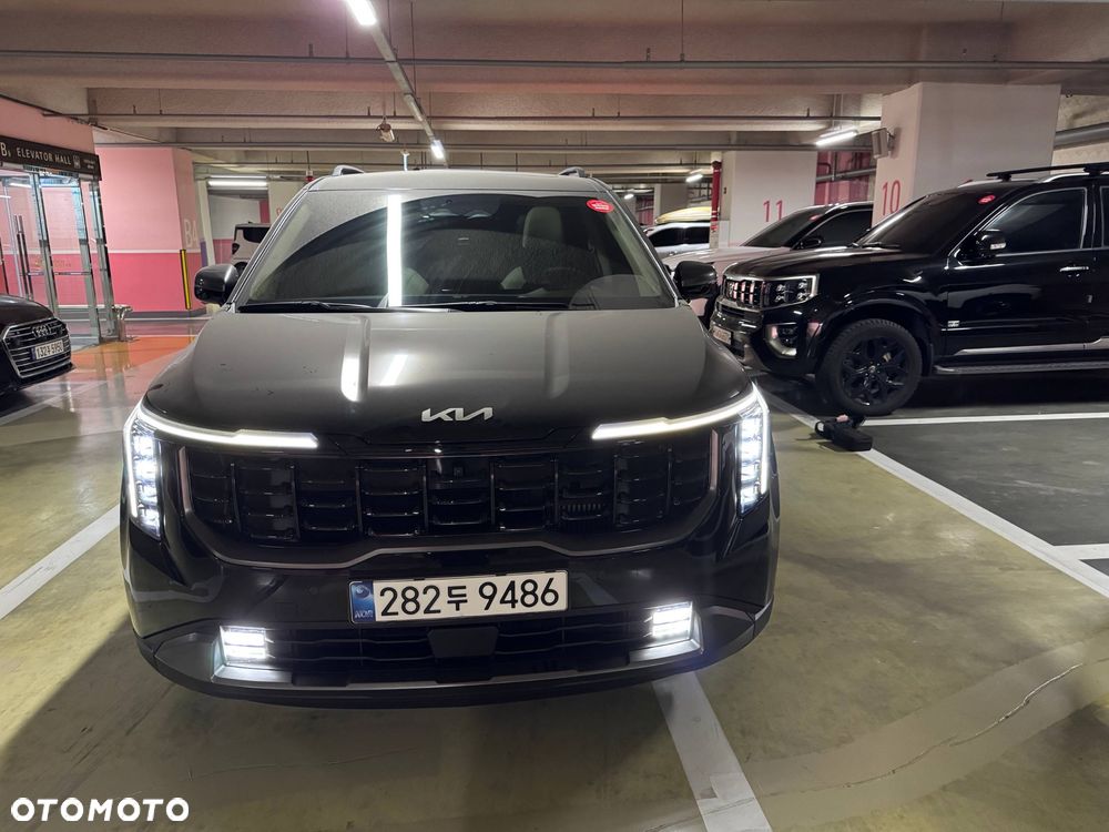 Kia Carnival - 1