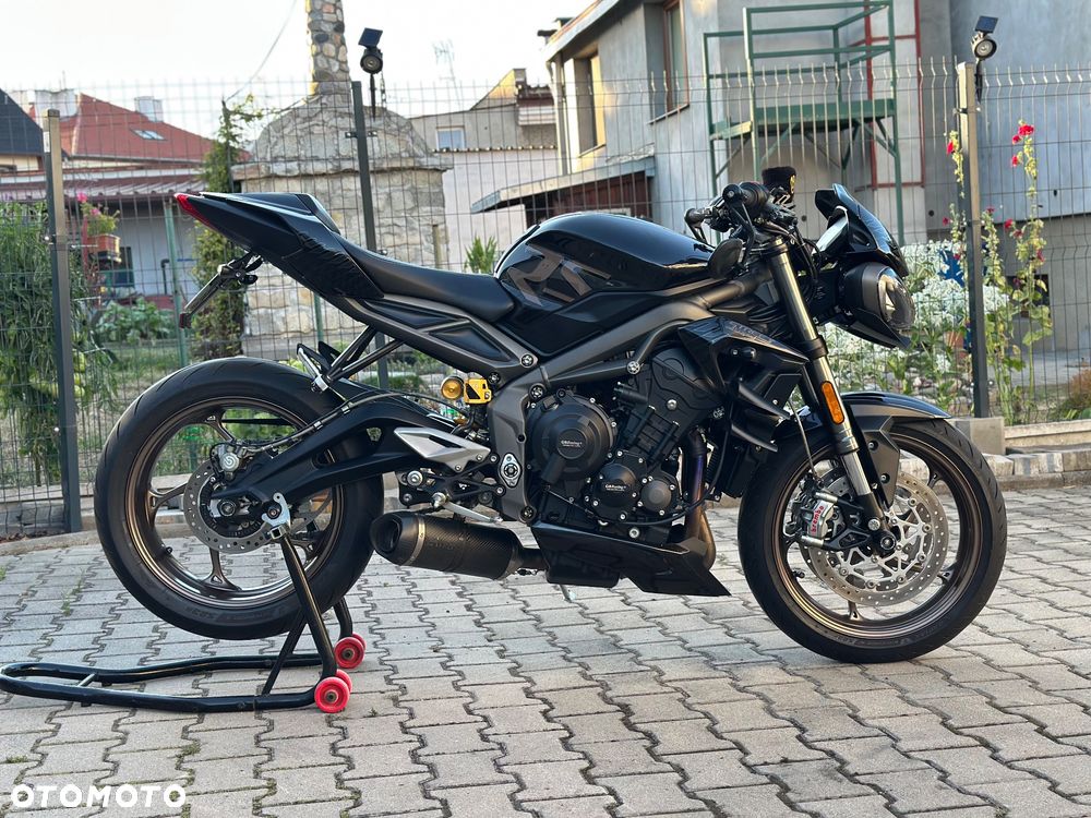 Triumph Street Triple - 4