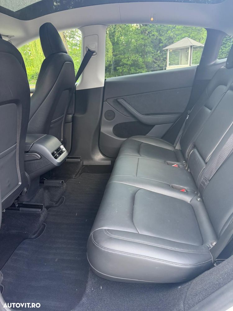 Tesla Model Y Long Range Dual Motor AWD - 19