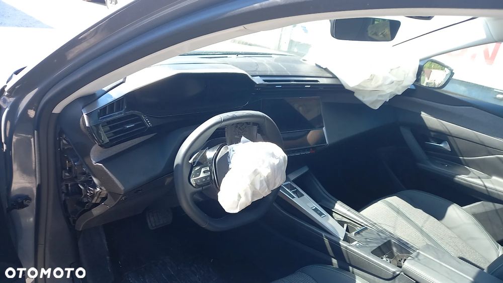 Peugeot 308 - 8