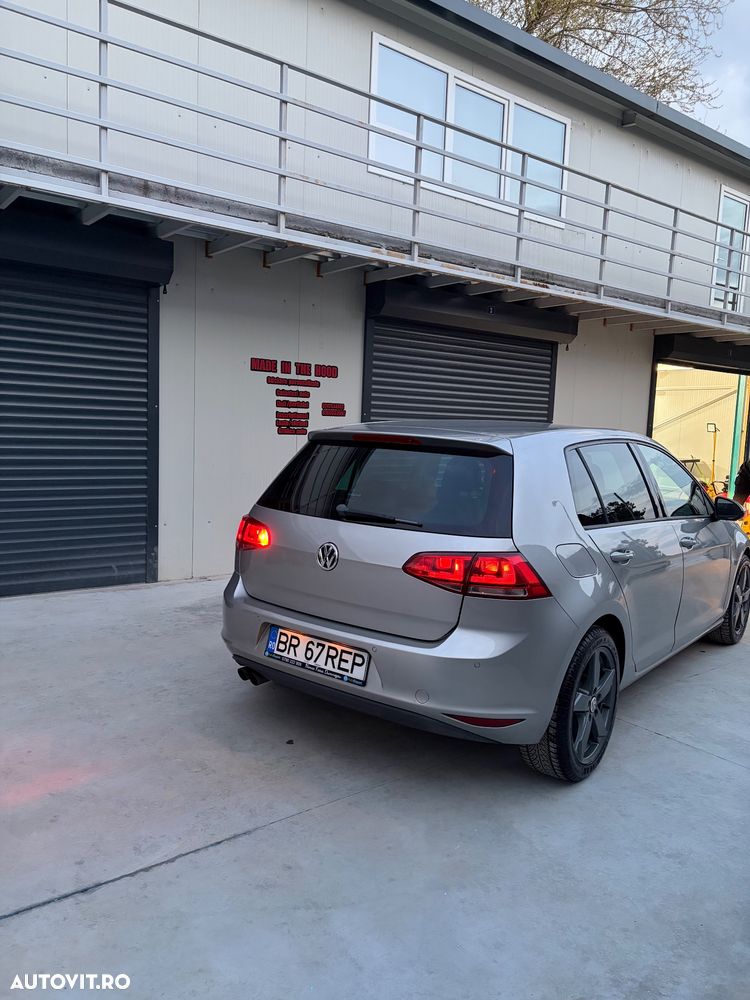 Volkswagen Golf - 32