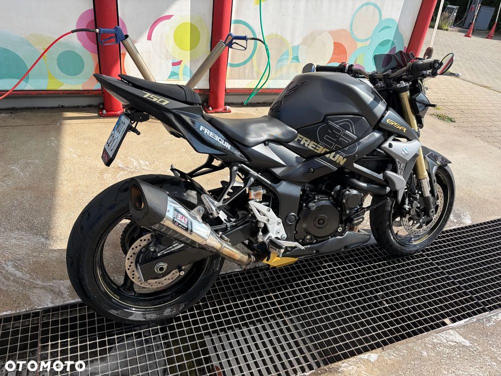Suzuki GSR - 5